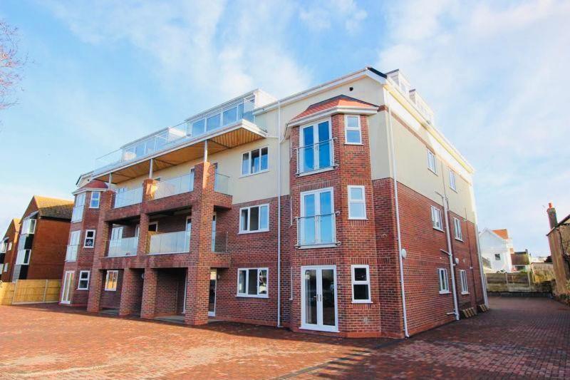 Spacious Newly Built Apartment Rhos On Sea, Colwyn Bay Екстер'єр фото