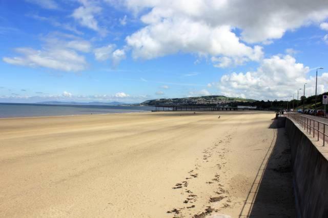 Spacious Newly Built Apartment Rhos On Sea, Colwyn Bay Екстер'єр фото